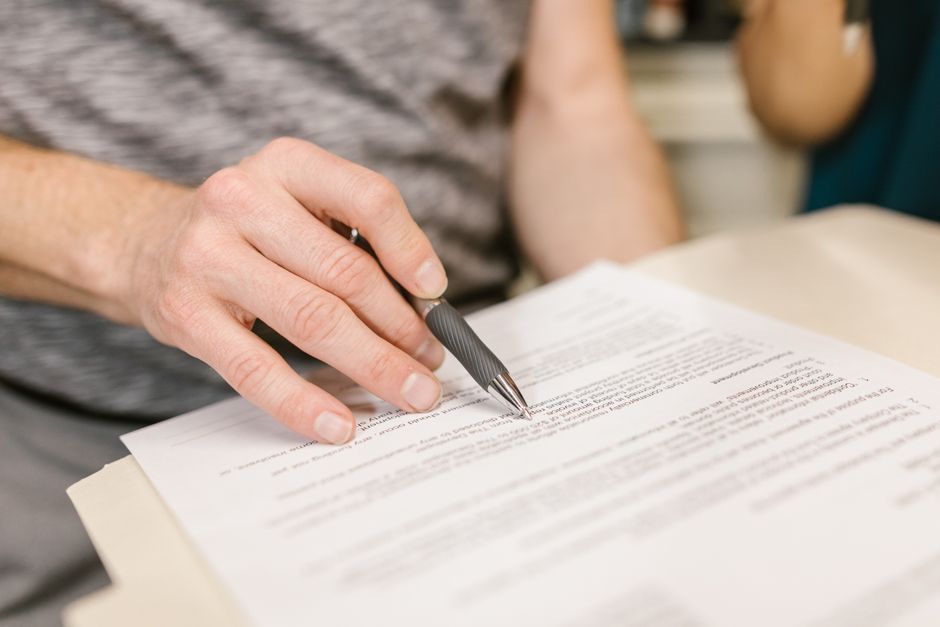 Signing an Atlanta apartment lease